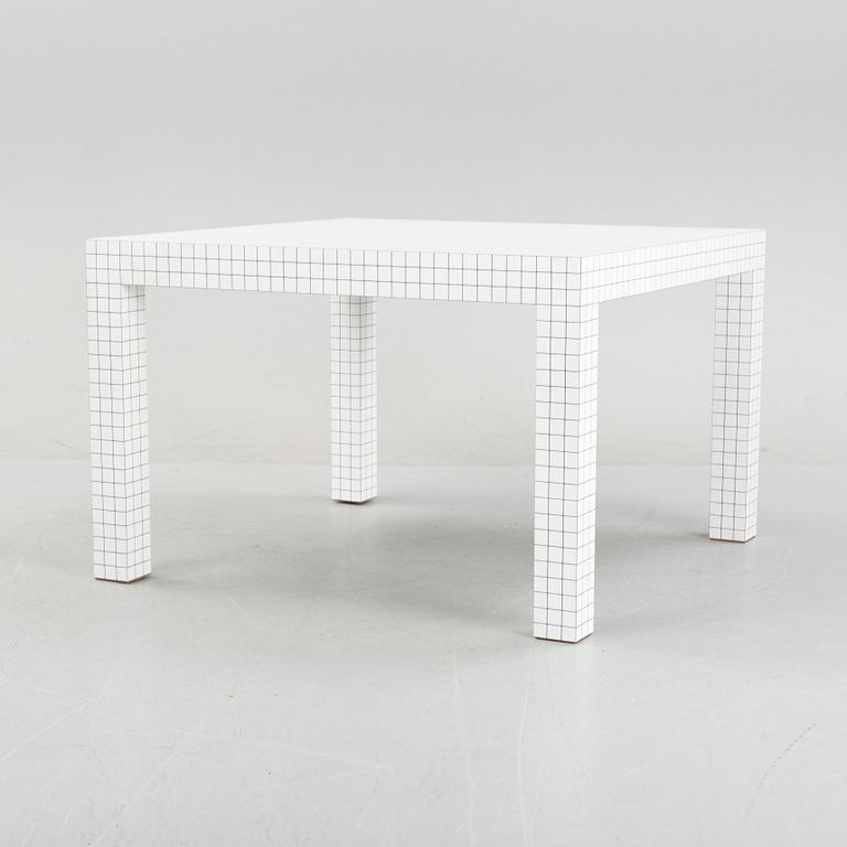 A model 2600 'Quadrema' table by Superstudio for Zenotta, designed in 1970.