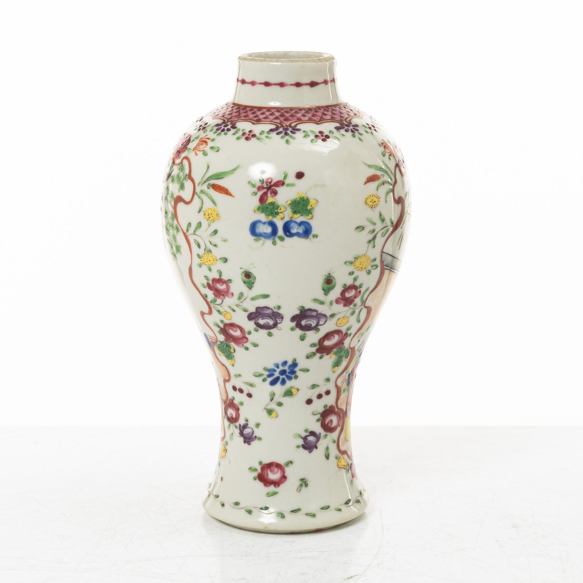 Fat samt vas, porslin. Qingdynastin, 1700/1800-tal.