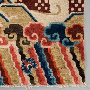 A pillar rug, a semi-antique/an old Chinese, ca 195 x 92,5-93 cm.