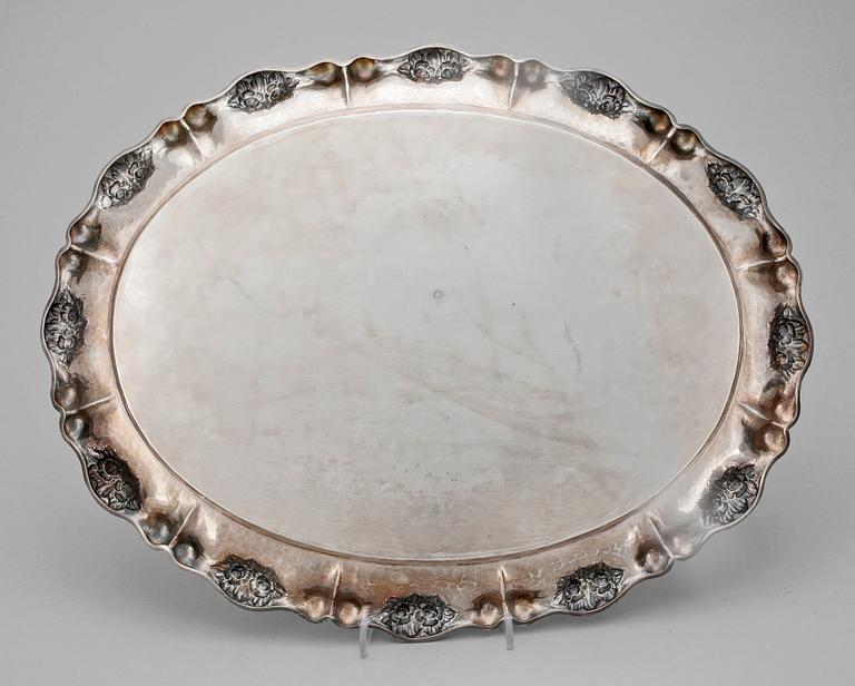 BRICKA, silver, otydliga stämplar, troligen Österrike, 1800/1900-tal. Vikt ca 800 gram.