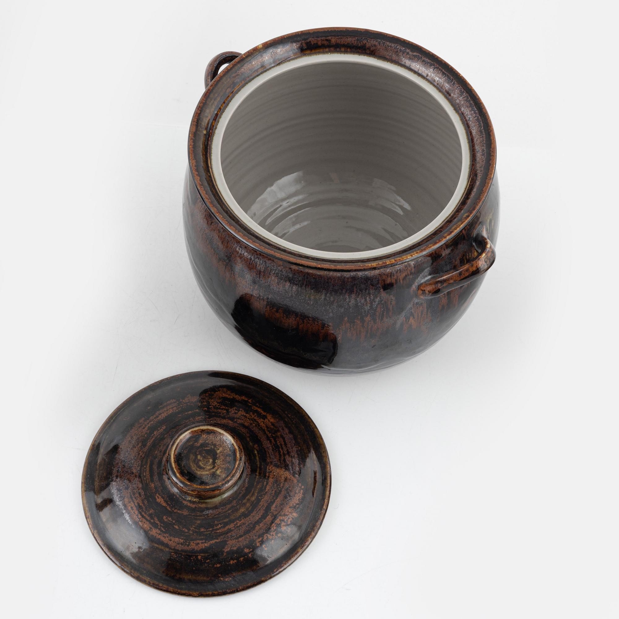 Carl-Harry Stålhane, a 45-piece stoneware "Titan" dinner service, Designhuset, second half of the 20th century.