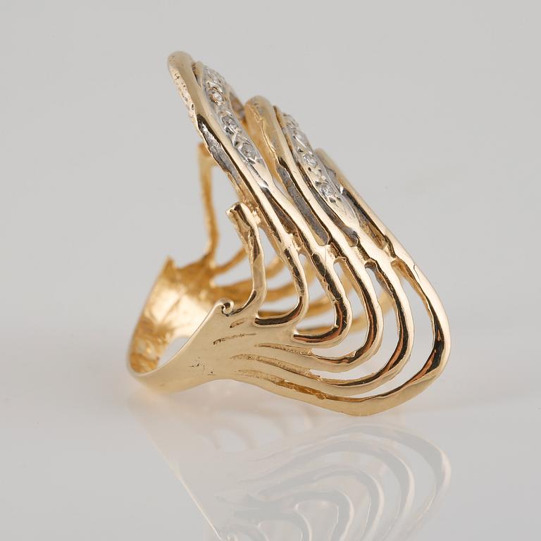 RING, 14K guld med åttkantslipade diamanter. Vikt 3,6 gram.