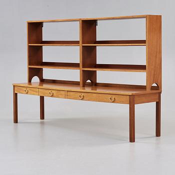 JOSEF FRANK, bord med bokhyllor, Firma Svenskt Tenn, modell 1142.