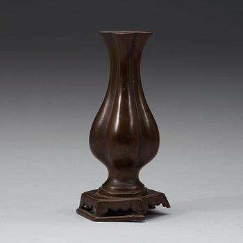 A bronse vase, Ming dynasty or early Qing dynasty.