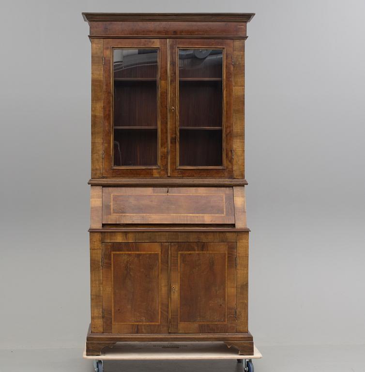 VITRINSKÅP, 1800-tal.