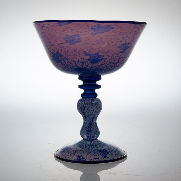 A Simon Gate graal footed glass bowl, Orrefors 1918.