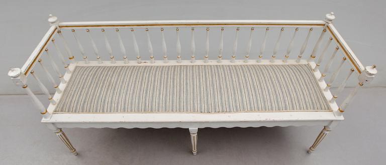 SOFFA, sengustaviansk, omkring år 1800.
