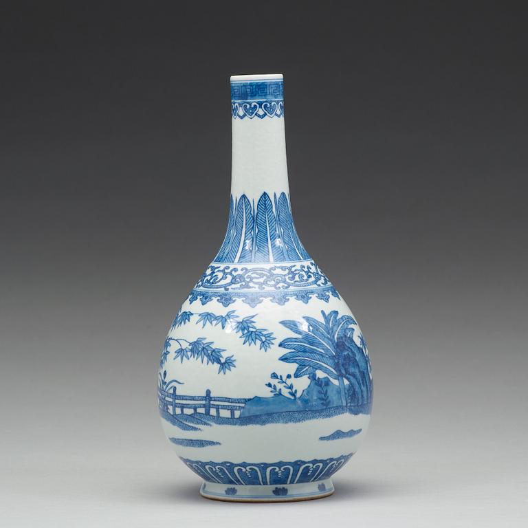 A blue and white bottle vase, Qing dynasty, Guangxu mark and period (1874-1908).