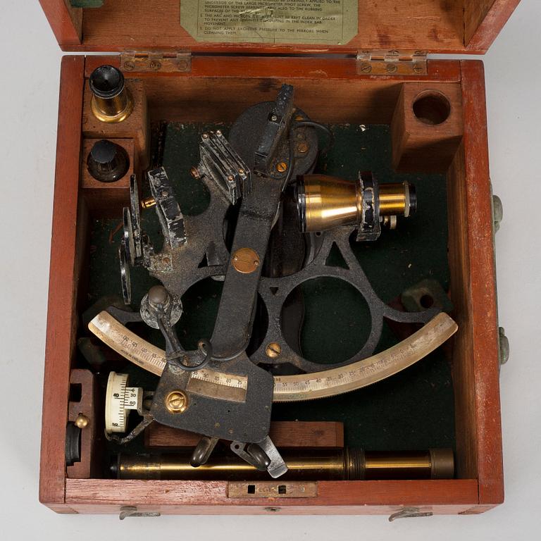 A sextant, model Husun, Henry Hughes & Son Ltd, London 1941, no 28298.