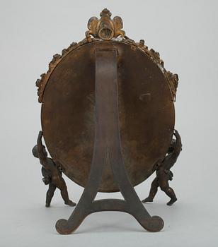 BORDSSPEGEL, bl.a. mässing och emalj, nyrenässans.