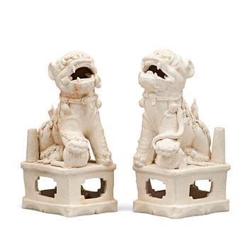 774. A pair of blanc de chine/bisquit porcelain joss stick holders, Transition, 17th Century.