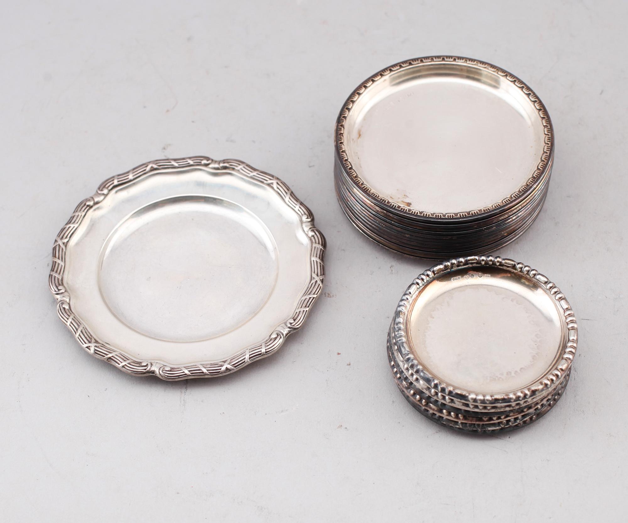 GLASUNDERLÄGG, 19 st (1+6+12), silver, GAB och CG Hallberg. Vikt ca 459 g.