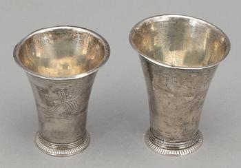 BÄGARE, 2 st, silver, bland annat Nils Ljungberg, Örebro 1766. Vikt ca 108 gram.