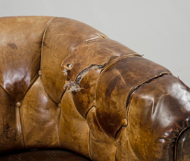 FÅTÖLJER, ett par, sk clubfåtölj, 1900-tal.