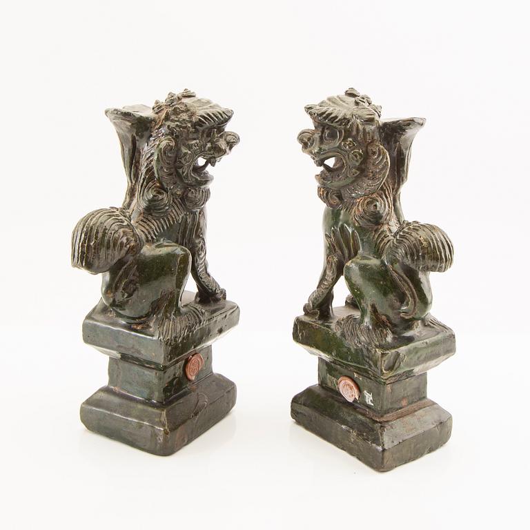 A pair of Chinese joss stick holders, late Qing dynasty/early 20th Century.