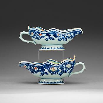 267. A pair of famille rose sauce boats, Qing dynasty, Qianlong (1736-95).