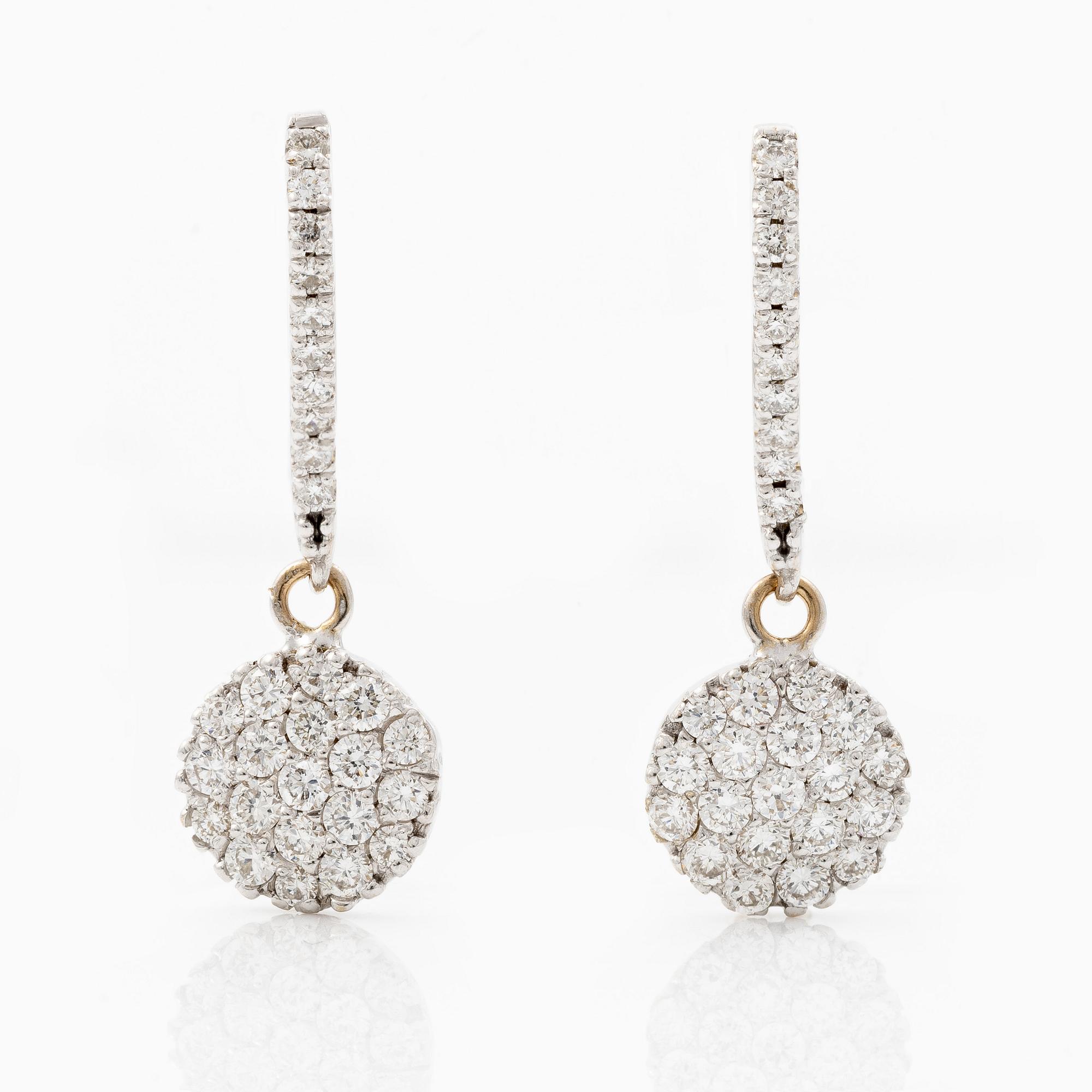 Earrings 18K white gold with brilliant-cut diamonds.