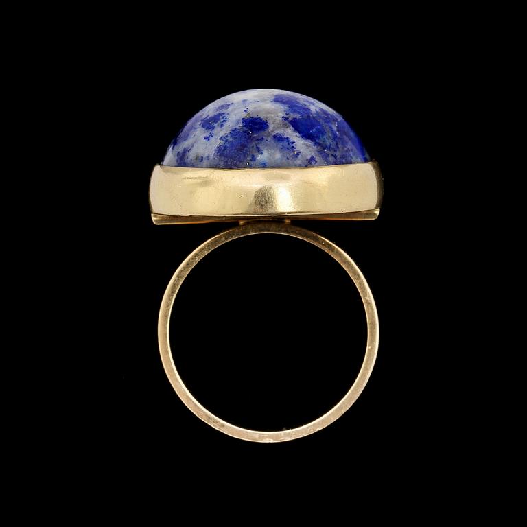 RING, 18k guld samt cabochonslipad lapis med kvartsit, Cecilia K I Johansson, Göteborg, 1970. Vikt 14 g.