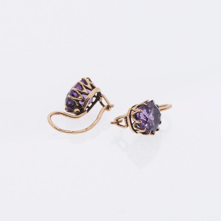 ÖRHÄNGEN, 14K (56) guld, ametister tot 4 ct,  ryska stämplar. Tot vikt 2,2 g.