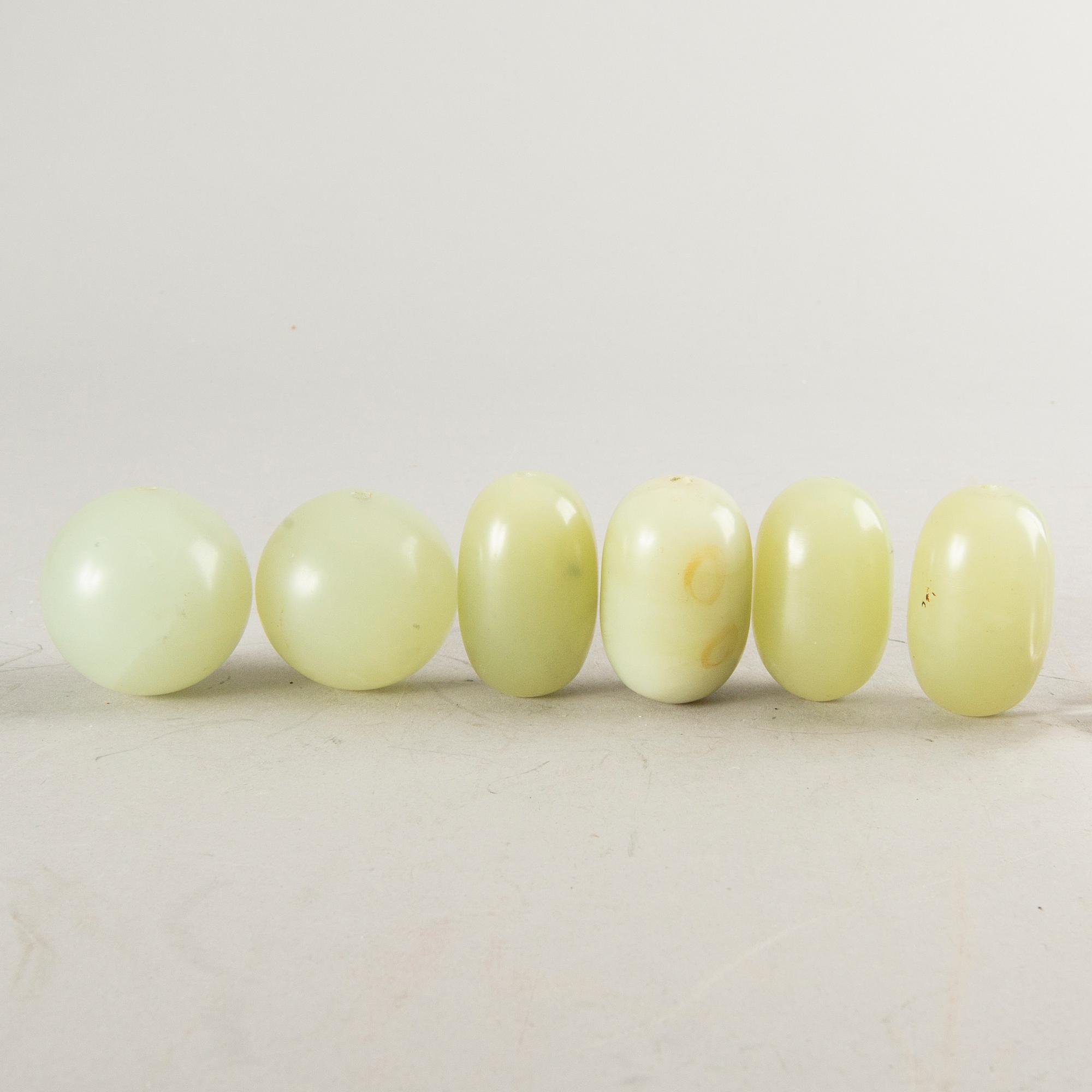 A set of two tassels and 11 weights in nefrit, glass and porcelain, China 20th century.