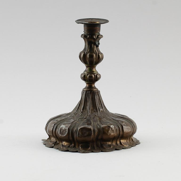 LJUSSTAKE, mässingsplåt, barock, 1600-tal.