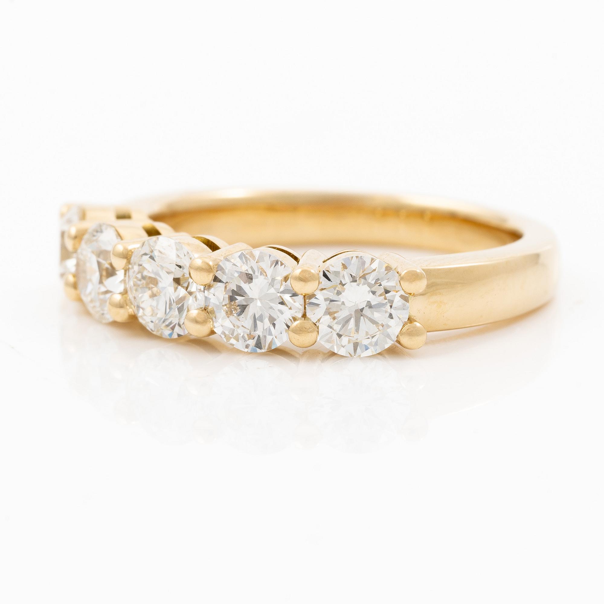 Half eternity ring in 18K gold set with brilliant-cut diamonds.