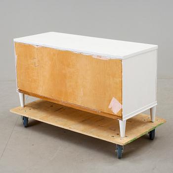 BYRÅ / SIDEBOARD, 1900-talets andra hälft.