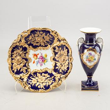 A porcelaine dish and vase from Meissen.