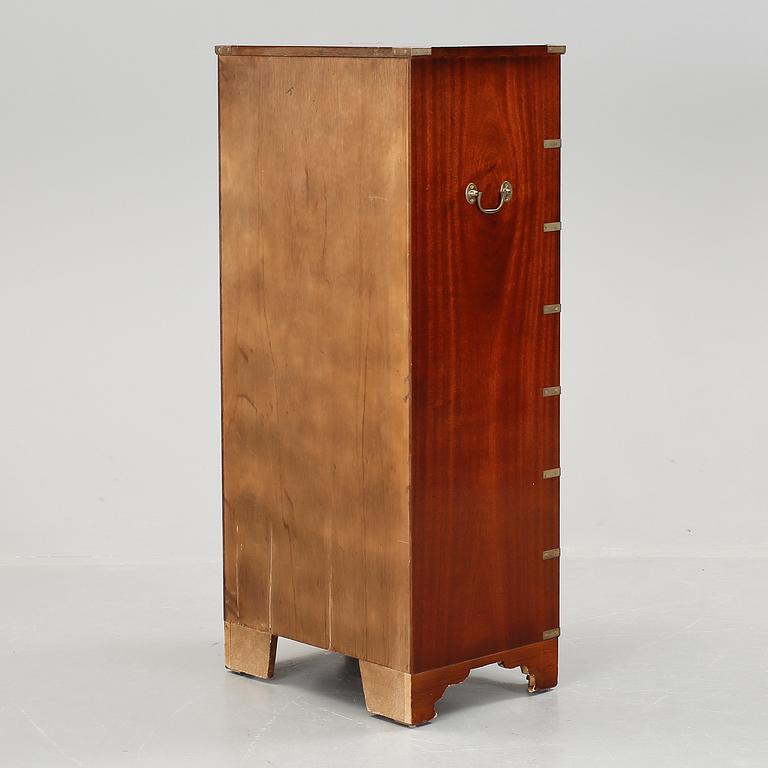 BYRÅ, engelsk stil, 1900-talets mitt.