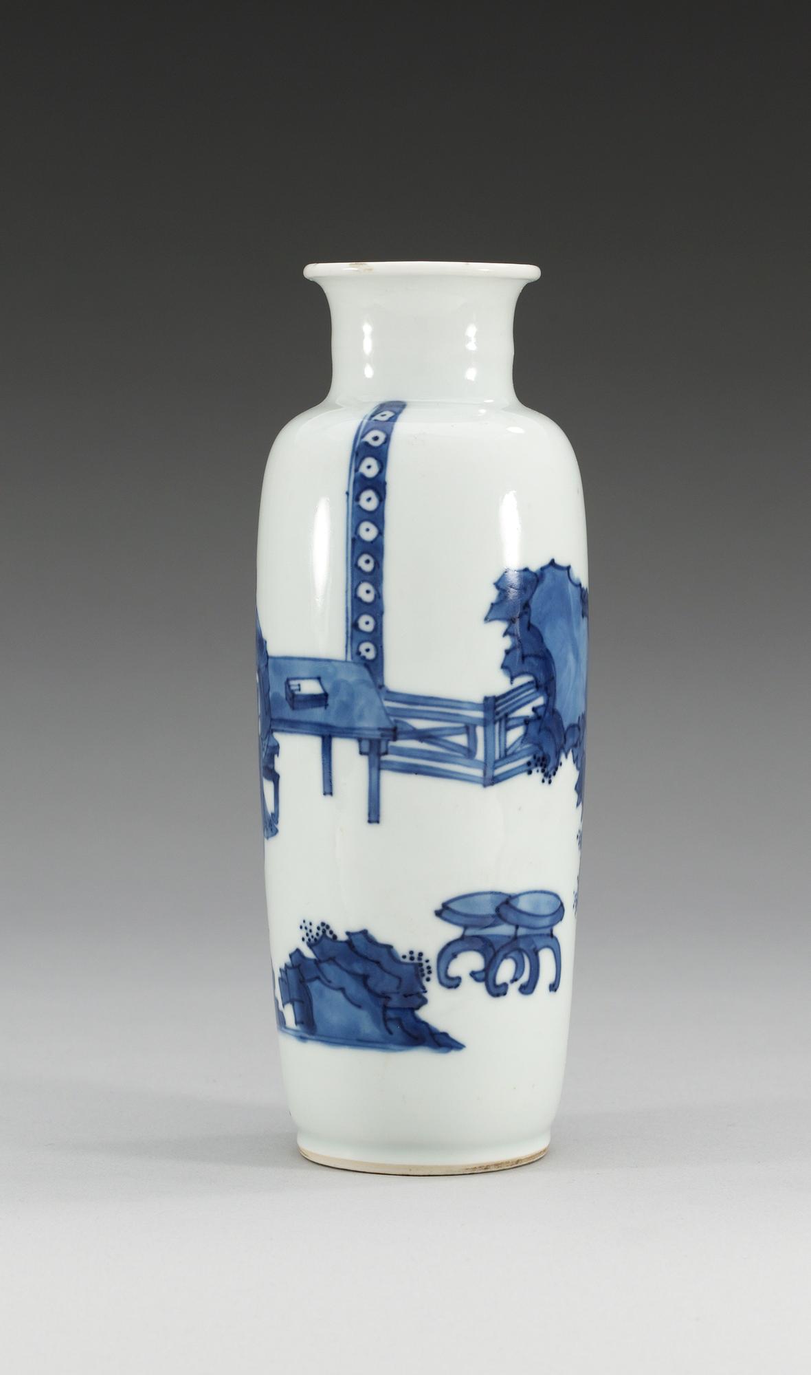 A blue and white vase, Qing dynasty, Kangxi (1662-1722).