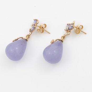 Earrings, Mandelstam, 18K gold with lavender-coloured jade, tanzanites and brilliant-cut diamonds.