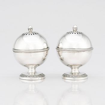 A pair of early 19th Century silver soap boxes, marks of Christian Andreas Jantzen, St Peterburg 1830.