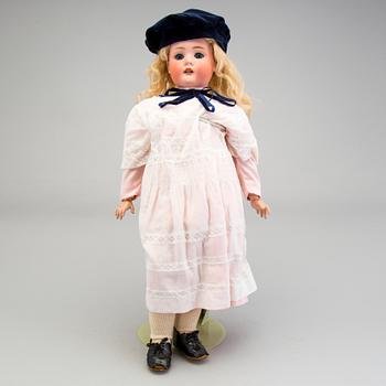 A Szrajer & Fingerhut / Shraer & Fingergut 449, bisque head doll, Russia, early 20th century.