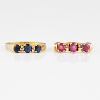 RINGAR, 2 st, 18K guld med briljantslipade diamanter samt  fasettslipade rosa och blå safirer. Vikt 6,1 gram.
