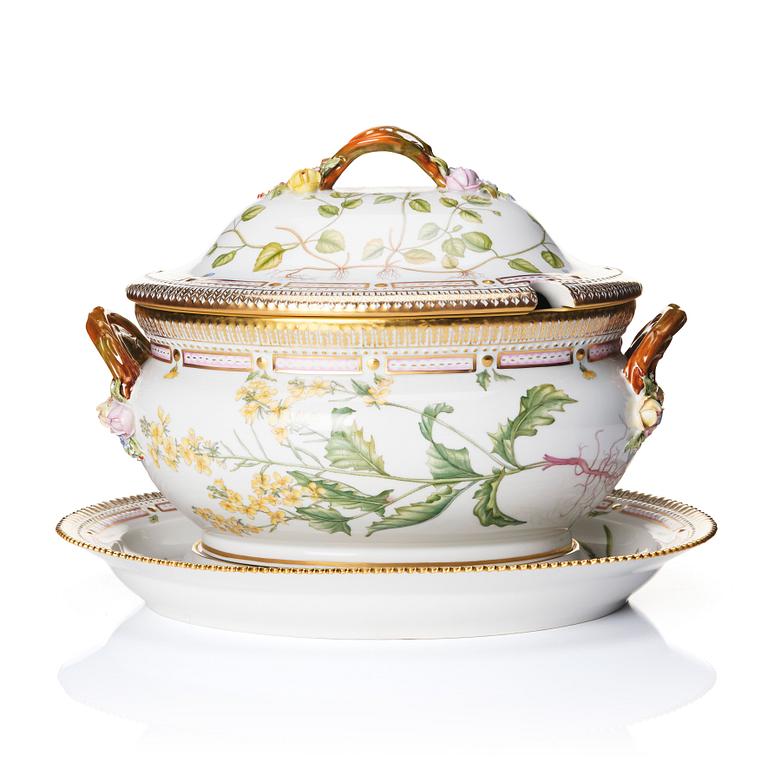 A large Royal Copenhagen 'Flora Danica' tureen with cover and stand, Denmark, 20th Century.