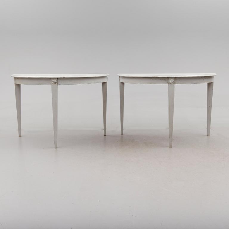 HALVMÅNEBORD, 1 par, 1800-talets andra hälft.