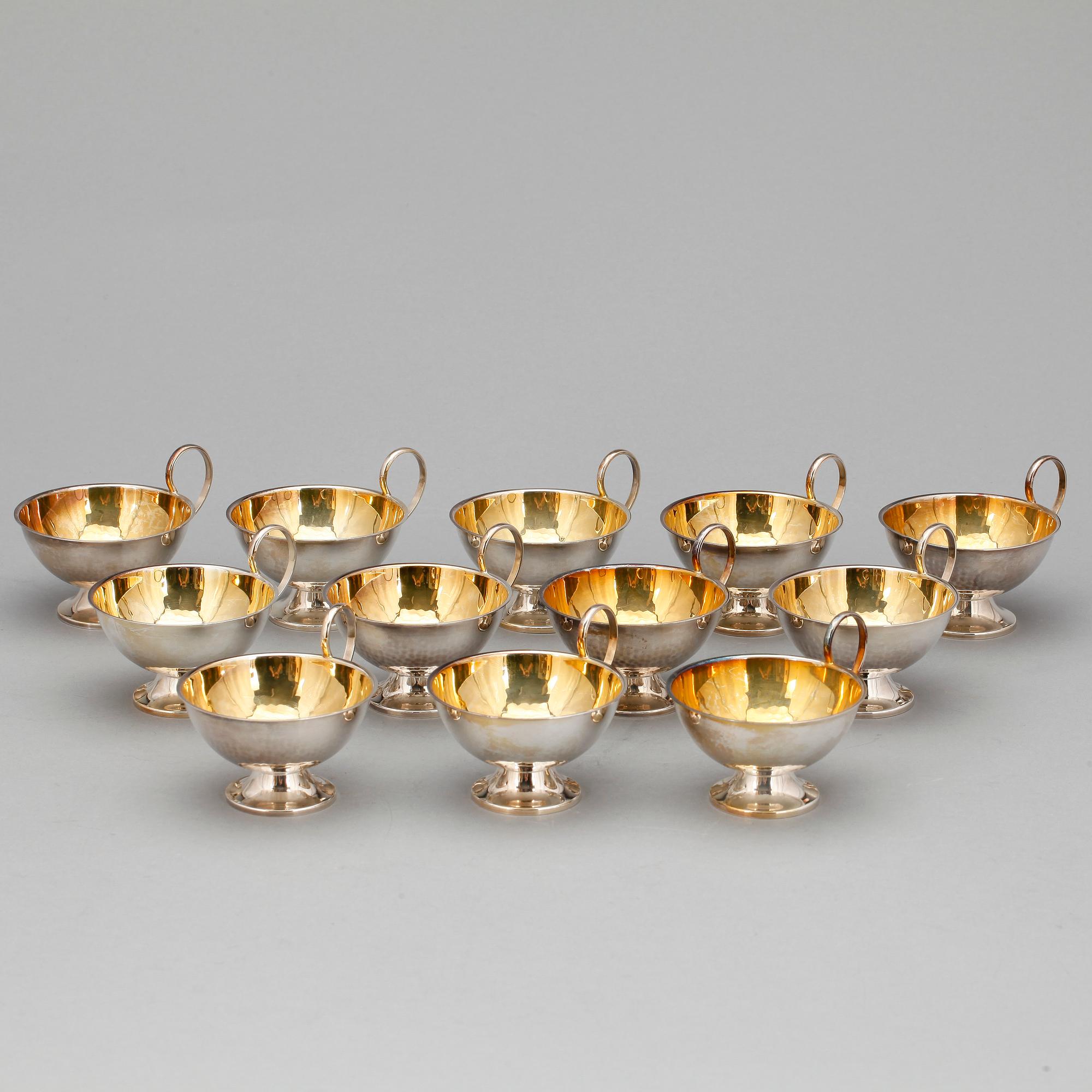 PUNCHMUGGAR, 12 st, silver,  Geson, Stockholm 1982. Total vikt 377 gr.