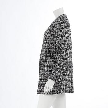 CHANEL, ablack and white bouclé jacket, spring 2009.Size 40.