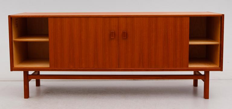 SIDEBOARD, "Arild", Nils Johnsson, Troeds, Bjärnum, 1900-talets andra hälft.