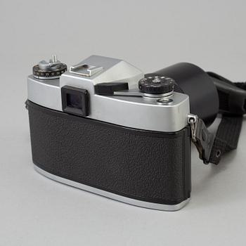 A chrome Leicaflex SL no nr  from 1284957 1971 with a black Elmarit-r  1:2.8 /135 lens no 2844073.