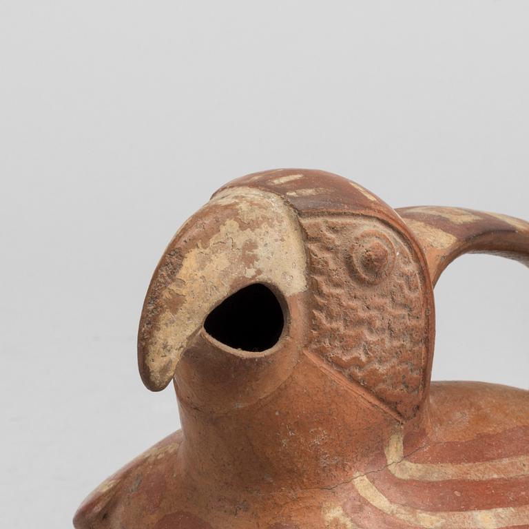 A PRE COLUMBIAN CERAMIC VESSEL, PERU.