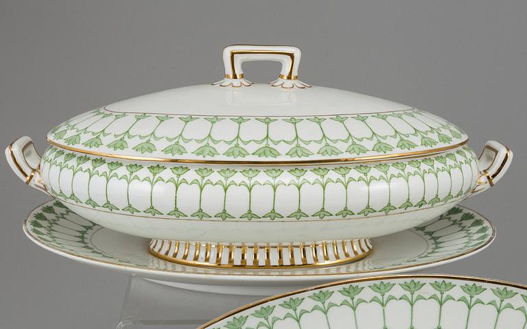 MATSERVIS, porslin, 59 delar, "Julia", Rörstrand, 1900-talets första hälft.
