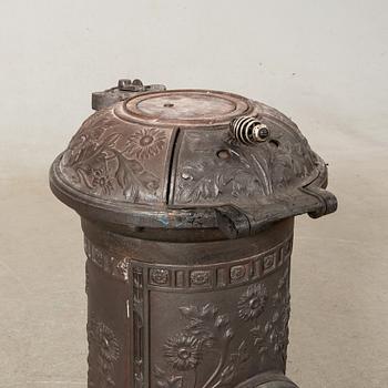 Kamin No 79 "Mikado" of cast iron, Husqvarna early 20th century.