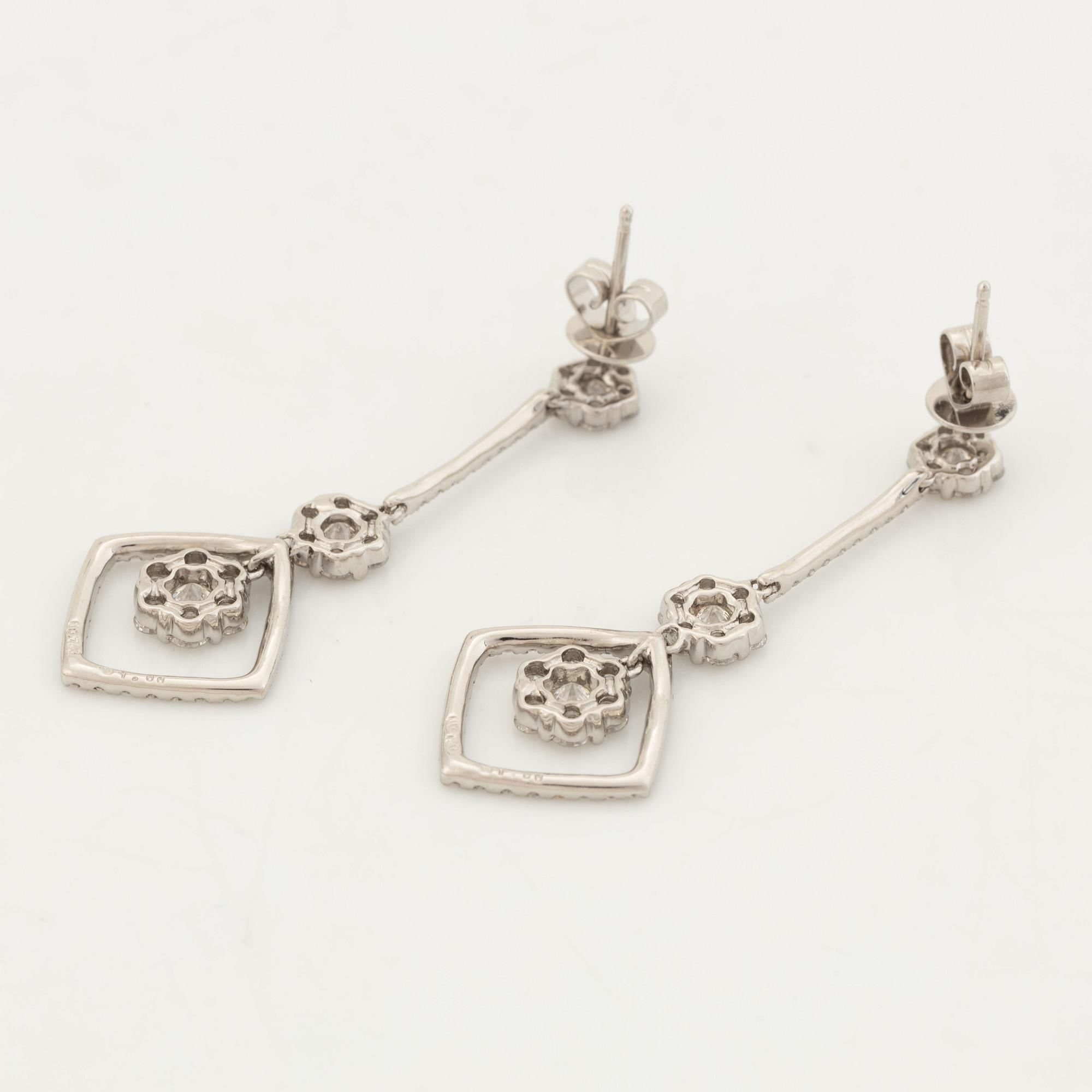 Brilliant cut diamond earrrings, total ca 2 ct.