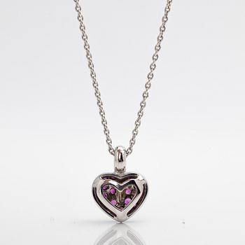 Necklace, 18K white gold, with a heart-shaped pendant in black rhodium-plated white gold set with rubies and brilliant-cut diamonds.