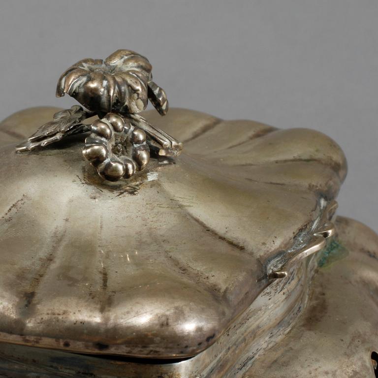 SOCKERSKRIN, silver, 1800-tal, otydliga stämplar, vikt 281 g.