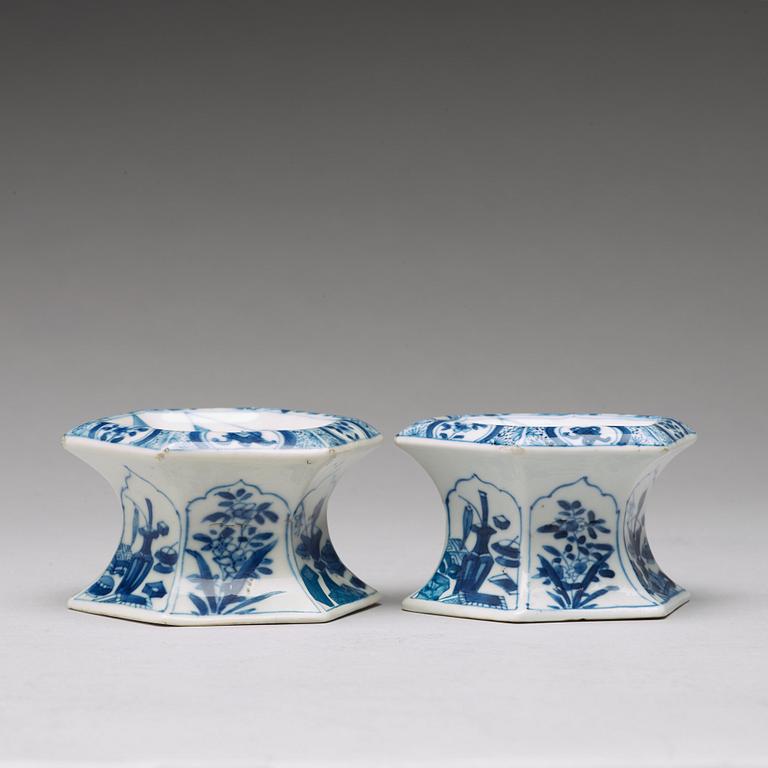 A pair of blue and white salts, Qing dynasty, Kangxi (1662-1722).