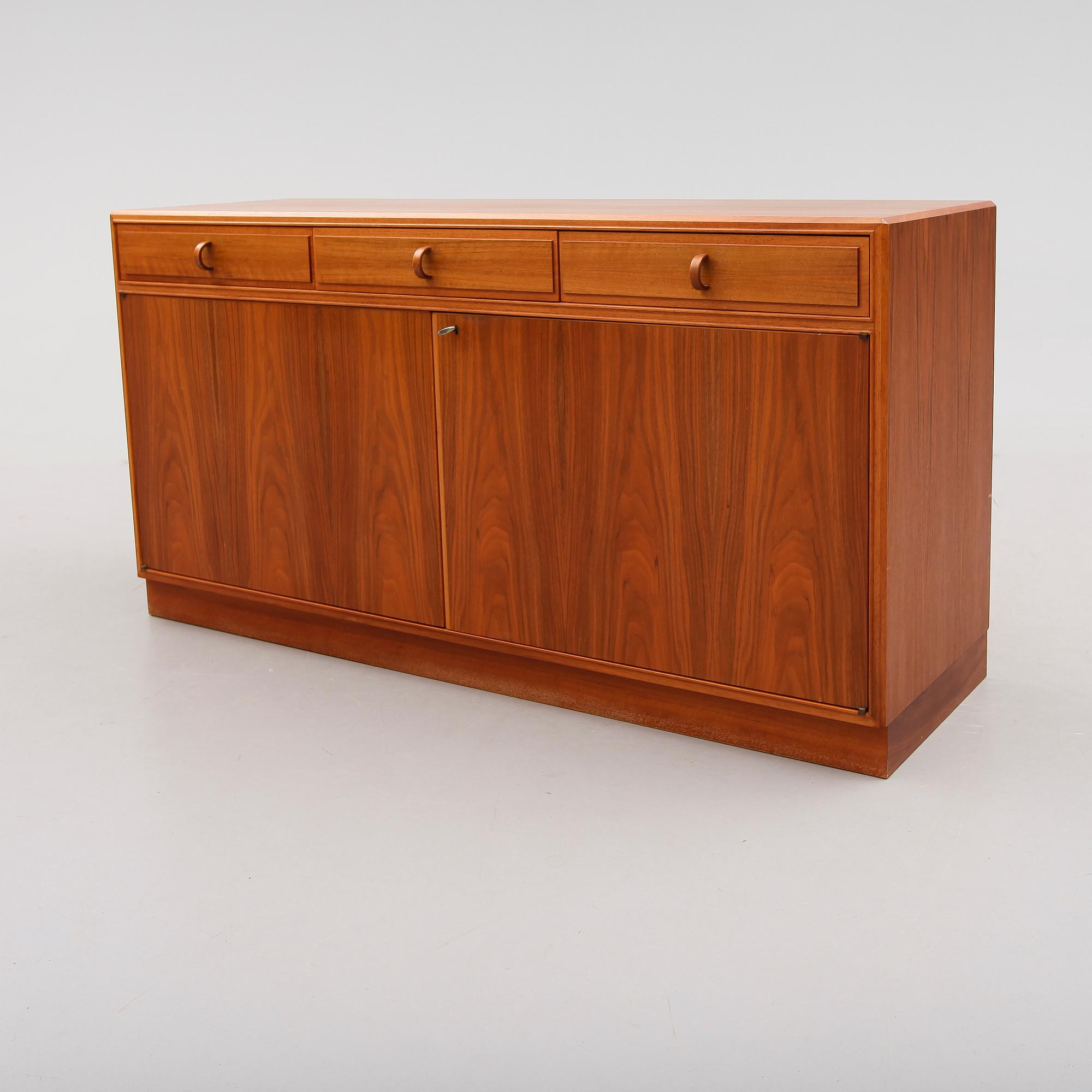 SIDEBOARD, Bertil Fridhagen, Bodafors, 1900-talets andra hälft.