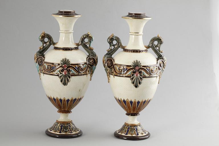 URNOR, ett par, majolika, Rörstrand, 1800-talets slut.