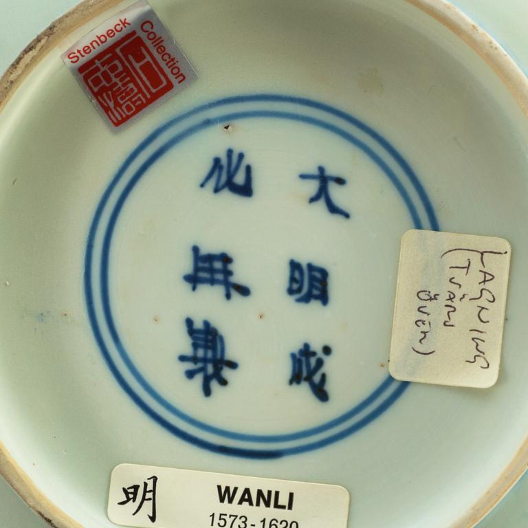 A blue and white bowl, Ming dynasty, Wanli (1573-1620), with Chenghua six character mark.